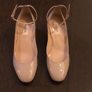 Tango patent-leather pumps